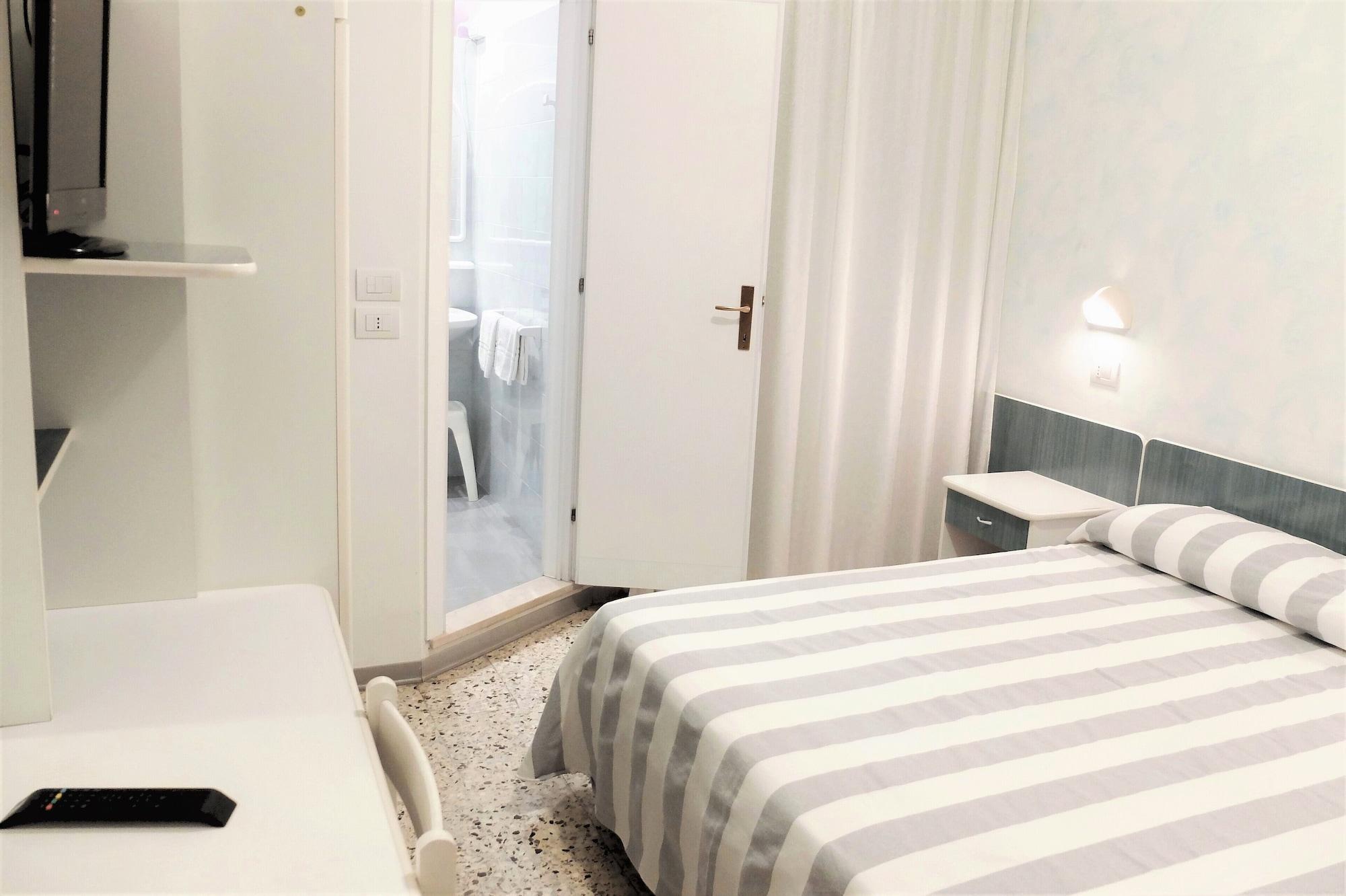 Hotel Aurea Римини Экстерьер фото